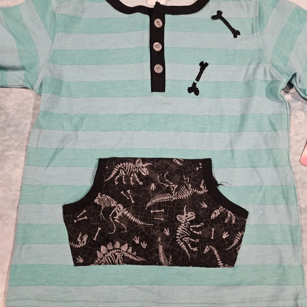 Ric Rac & Ruffles‎ Boys Dino Henley Shirt Sz 5 NWT Green Striped Dinosaur Pocket